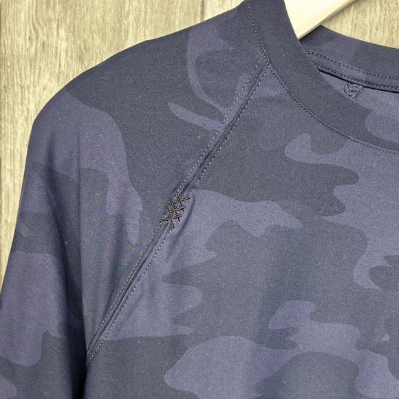 Rhône Reign Long Sleeve Top in Blue Camo NWT [P15] - Picture 4 of 9